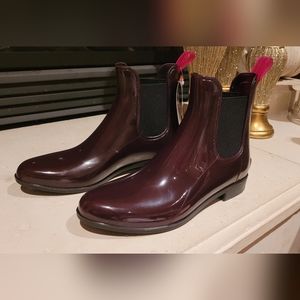 US 8 NWT Storm By Cougar | Chelsea Waterproof Women's Booties | Deep Garnet